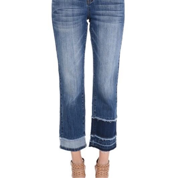 Judy Blue Mid Rise Capri - Picture 1 of 4